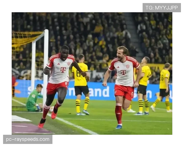 镜头捕捉：拜仁vs多特赛前，穆勒与胡梅尔斯在场边寒暄