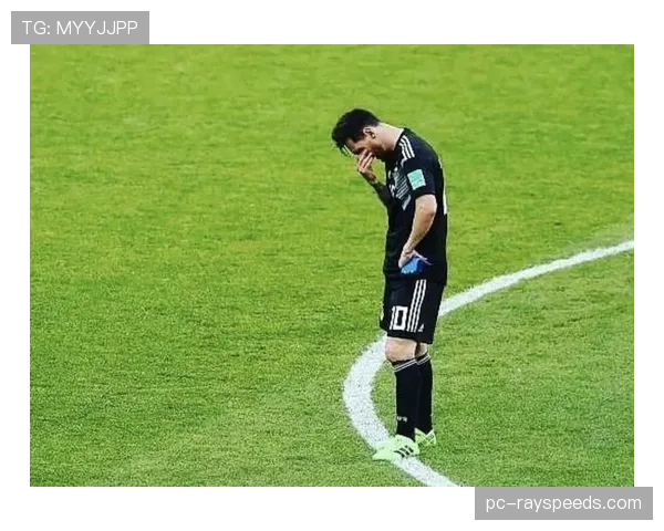 特写:当终场哨响,即将离队的波鸿队长泪洒主场 特写:当终场哨响,即将离队的波鸿队长泪洒主场